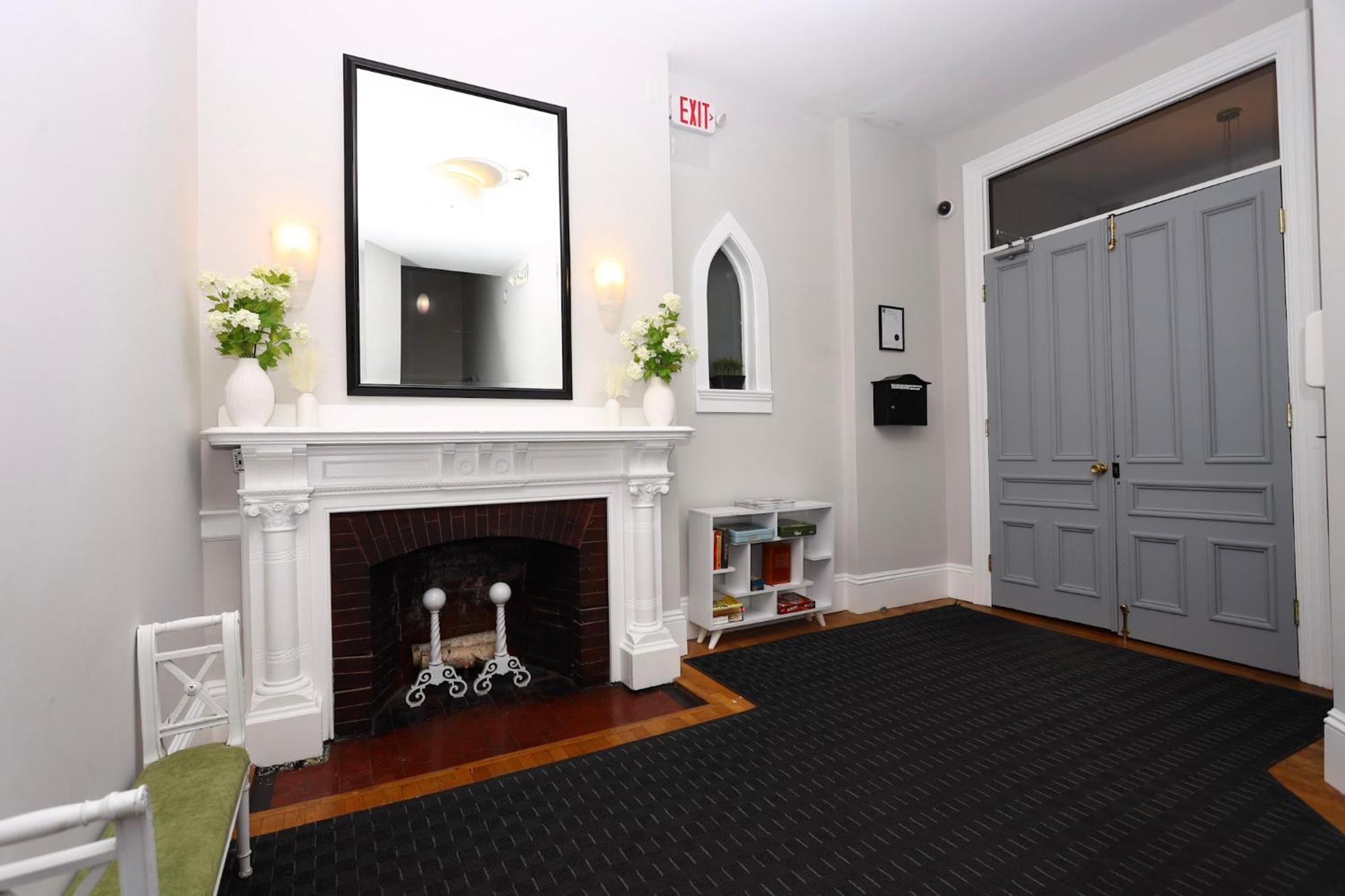 Stylish Newbury Street Studio, #2 Boston Exterior photo